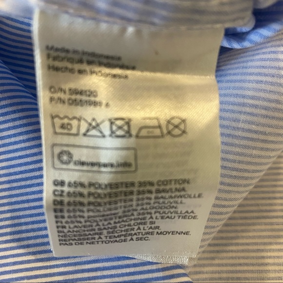 H & M Men’s Button Dress Shirt, Size M Slim Fit; Light Blue & White Pinstripe - Picture 6 of 7